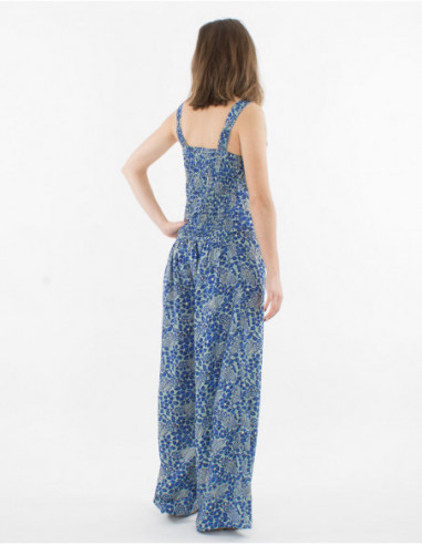 Combinaison féminine et chic à larges bretelles et coupe droite bohème bleu avec touches argentées