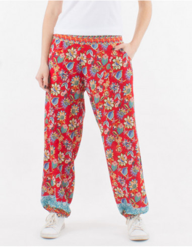 Pantalon femme fluide et confortable coupe droite avec poches à imprimé boho chic fleuri rouge