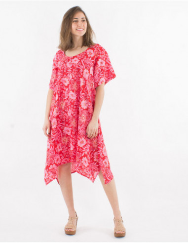 Robe mi longue à manches courtes originale avec pans asymétrique et imprimé fleurs tropicales colorées rose fuchsia