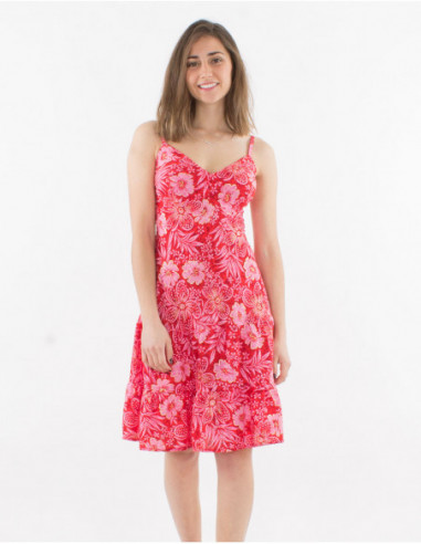 Petite robe courte rose fuchsia parfaite pour l'été avec fines bretelles réglables et imprimé original de fleurs hawaïennes