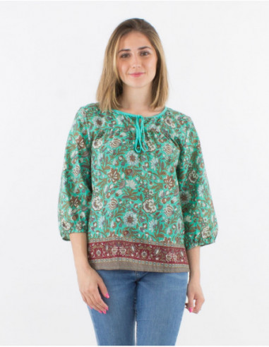 Blouse coupe droite à manches 3/4 femme avec liens au col et imprimé original fleurs vert menthe