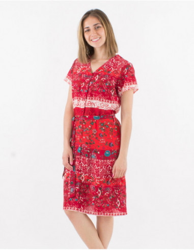 Robe courte chemise à manches courtes avec ceinture en tissu et imprimé boho chic patchwork fleuri rouge