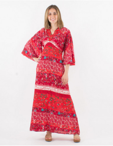 Robe longue fluide kimono évasée avec col V et motif bohème chic fleuri rouge