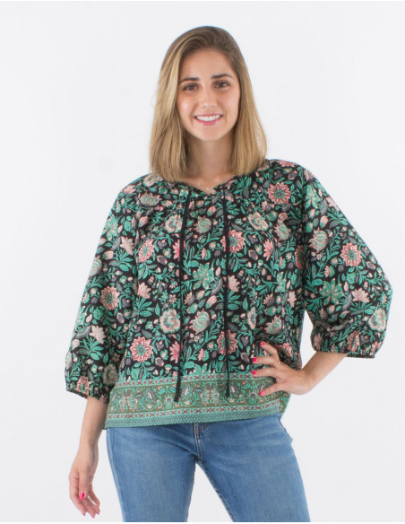 Blouse coupe droite à manches 3/4 femme avec liens au col et imprimé original fleurs noires