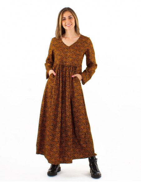 Robe longue originale à motifs ethniques et plis sur la taille