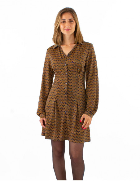 Robe courte originale avec plis motifs géométriques