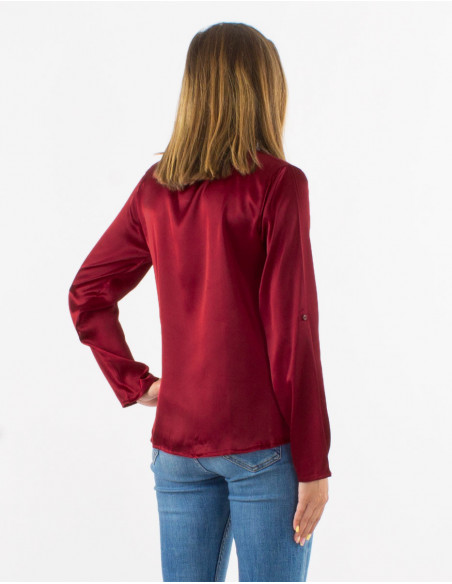 Basic feminine satin shirt