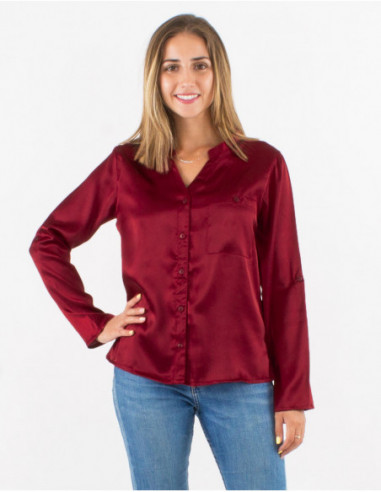 Chemise femme tissu satiné chic pour l'hiver 2022 unie rouge bordeaux