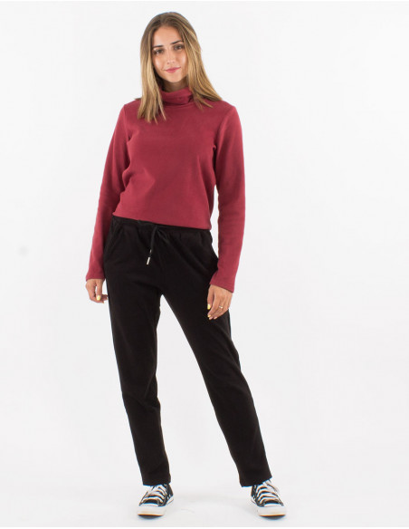 Look avec pantalon style jogger tissu doux noir pour l'hiver pour femme