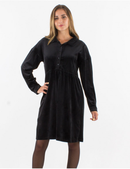 Robe courte d'hiver en velours brillant noire coupe ample et col à revers