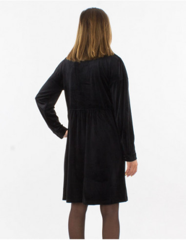 Robe courte loose en velours doux noir confortable pour l'hiver