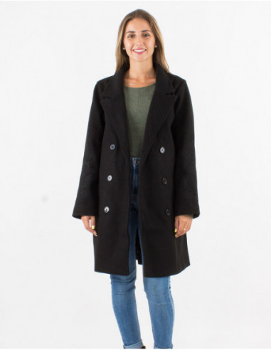 Manteau long basique noir chic avec broderies sur les manches et le dos