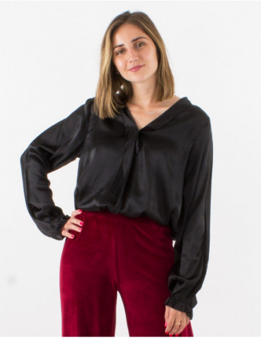 Blouse chic et féminine en satin noire