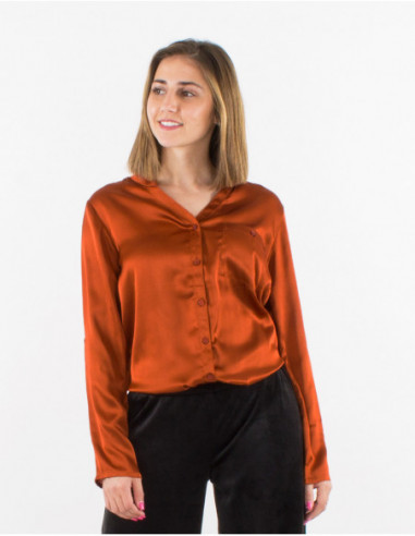 Basic feminine satin shirt