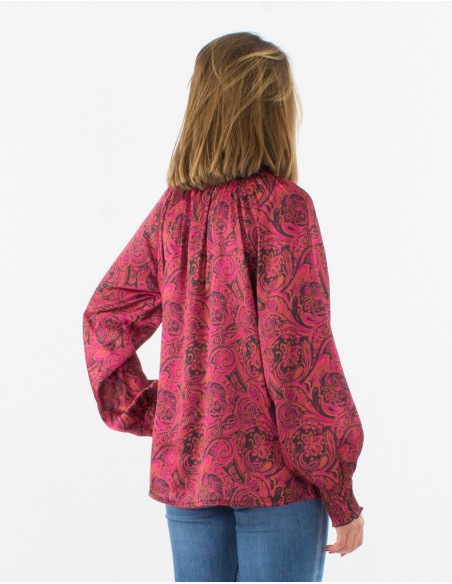 Blouse en satin bohème chic fleurie rose fuchsia