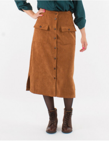 Jupe longue boutonnée chic en velours côtelé marron pour l'hiver
