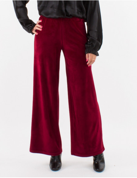 Pantalon large confortable chic et féminin en velours doux rouge bordeaux