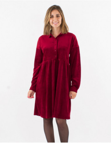 Robe courte d'hiver en velours brillant rouge bordeaux coupe ample et col à revers