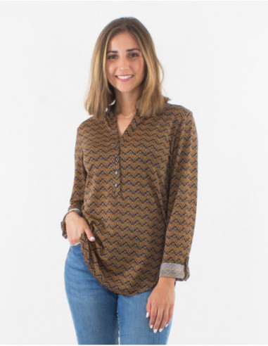 Fluid blouse with colored ethnic pattern