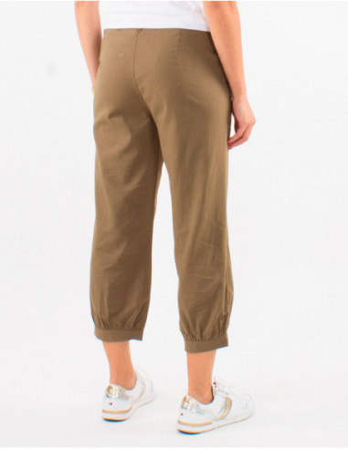 Comfortable women's cropped pants