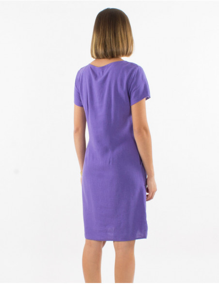 Petite robe basique d'été avec poches avant et col v couleur lavande