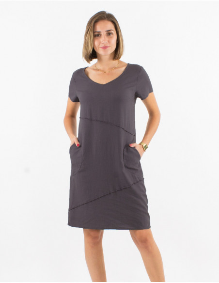 Basic short straight dress with plain v-neck in grey
