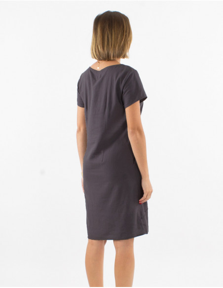 Little basic summer dress with front pockets and v-neck in grey