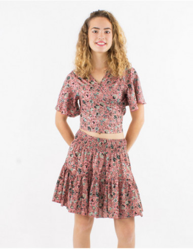 Summer look with crop top and long skirt bohemian chic pink flowers