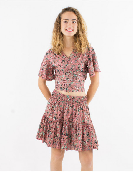 Look d'été avec crop top et jupe longue bohème chic fleurie rose