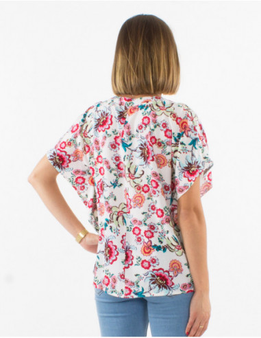 Lightweight loose-fitting tee shirt for women with bohemian chic small white flowers