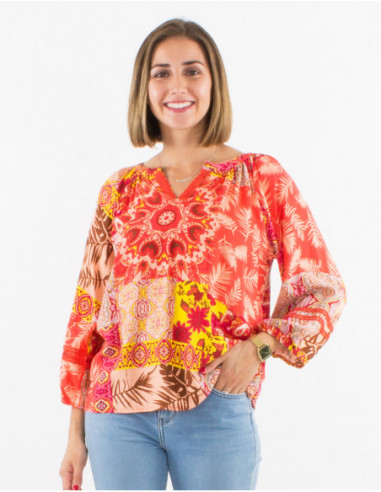 Blouse légère estivale pour femme à col V et imprimé patchwork feuilles originales rose corail