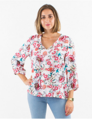 Blouse blanche femme chic bohème pour le printemps avec fleurs
