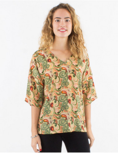 Women's summer loose-fitting t-shirt with beige paisley bohemian print