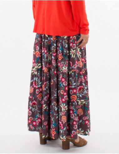 Fluid and romantic long skirt in chocolate brown with big flowers for spring