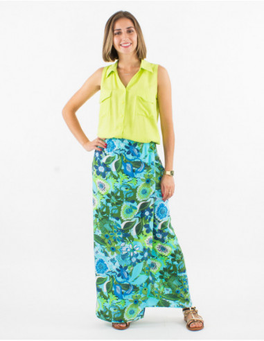 Look estival coloré bleu avec jupe longue portefeuille bohème chic pour femme