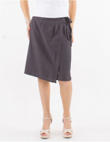 Women's cotton pants with basic pockets in ecru
Mid-length skirt for summer chic in plain gray linen for women