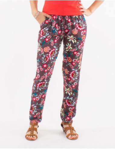 Pantalon marron chocolat léger d'été pour femme à motifs petites fleurs romantiques