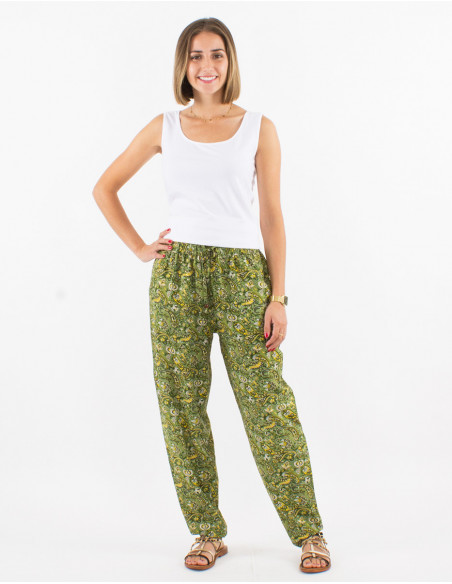 Look estival débardeur avec pantalon ample à imprimé original boho