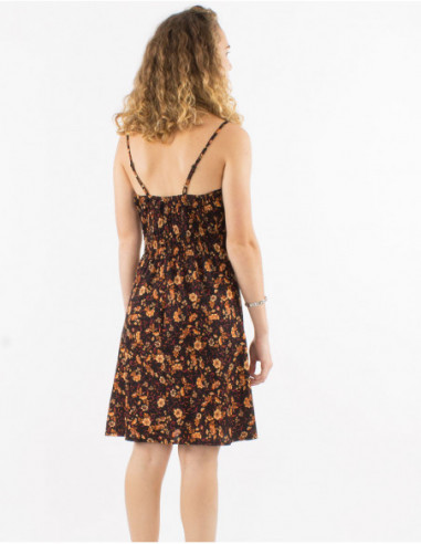 Robe courte à fines bretelles pour l'été avec petites fleurs noires