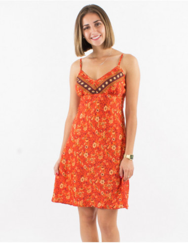 Petite robe d'été boho chic avec motifs fleuris orange