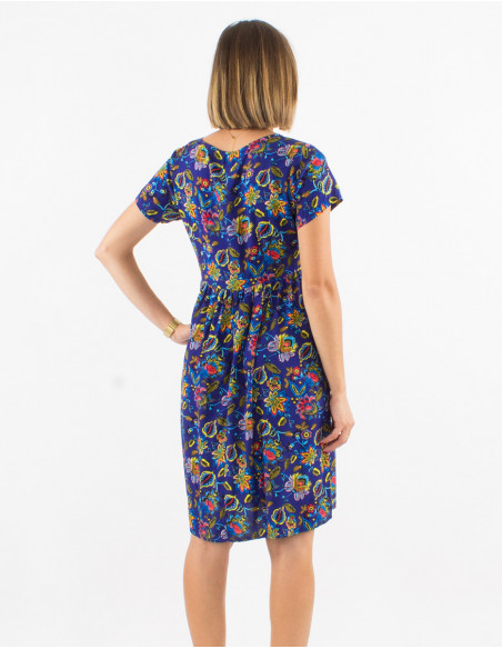 Robe longueur genoux bohème chic pour l'été à motifs petites fleurs bleu marine