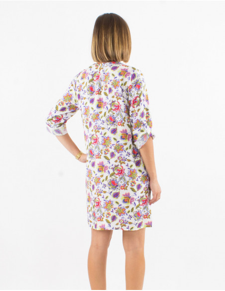 Robe courte manches 3/4 avec boutons avant et motifs fleuris blanches