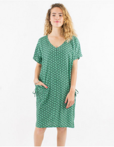 Short straight dress with pockets and original green print