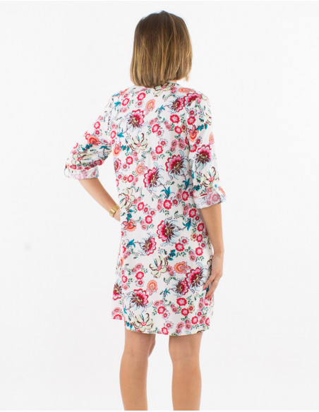 Short dress with light buttons for the summer in bohemian print white flower