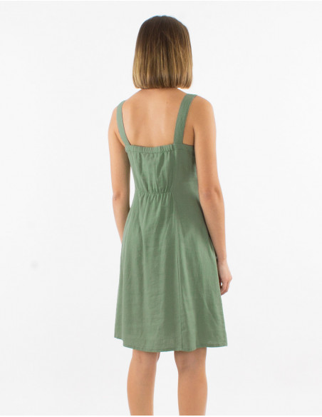 Robe courte chic avec lin uni vert d'eau et plis sur la poitrine pour le printemps 2023