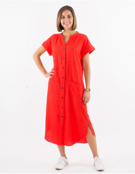 Chic plain midi dress with side slits and buttons for spring 2023