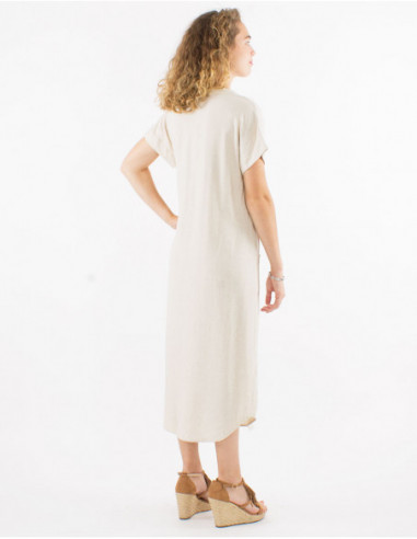 Robe midi chic unie écru avec fentes sur les côtés et boutons pour le printemps 2023