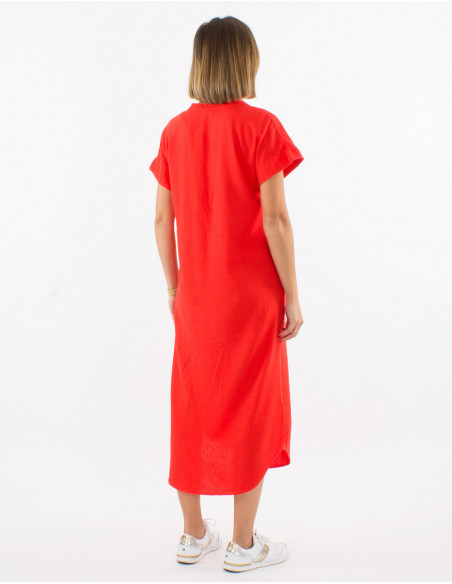 Chic plain red midi dress with side slits and buttons for spring 2023