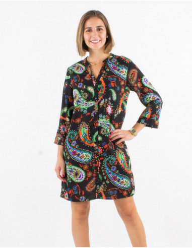 Short straight dress for spring 2023 with 3/4 sleeves and fresh black paisley print