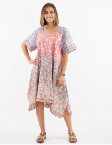 Robe courte fluide asymétrique romantique pour l'été avec motif petites fleurs pastel